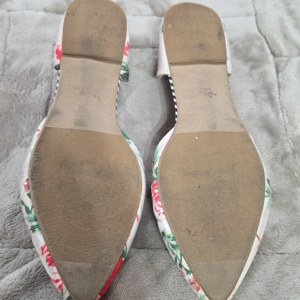 Wild Diva Lounge Womens Slip-On Flats Shoes‎ Cream W/Roses Sz 9 EUC